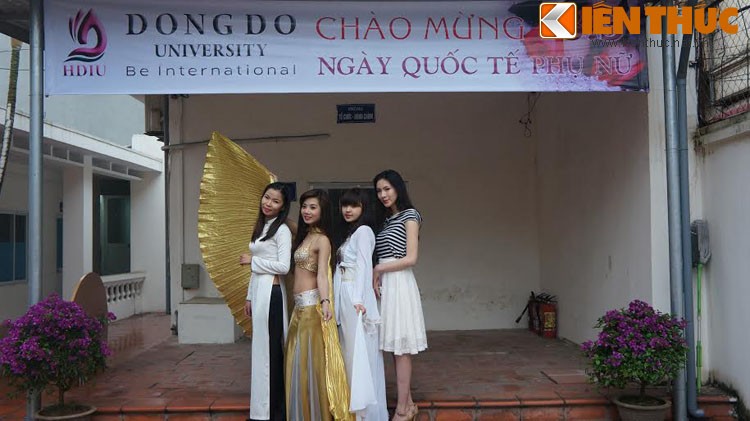 Chiều 7/3, tại hội trường tầng 3, trường  ĐH Đông Đô Hà Nội đã diễn ra vòng sơ khảo cuộc thi "Miss HDIU 2014 - Vẻ đẹp nữ sinh Đông Đô" mừng ngày Quốc tế Phụ nữ 8/3 và nhân kỷ niệm 20 năm thành lập trường.